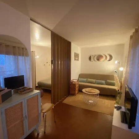 4 Pers - Proche Plage, Parking Prive, Tv, Lave-linge - Fr-1-81-605 Apartment *